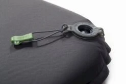 Exped SIM Comfort Duo 7.5 Zelfopblazende Slaapmat -Buiten kamperen 1267 1900 6183 sim comfort valve in close 5472x3648 3