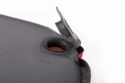 Exped SIM Comfort 7.5 LW Zelfopblazende Slaapmat -Buiten kamperen 1267 1900 6184 sim comfort valve open 5472x3648 1