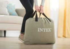 Intex Pillow Rest Raised Luchtbed - Queensize - Ingebouwde Elektrische Pomp -Buiten kamperen 1320 1900 64124 inuse1 2017 300