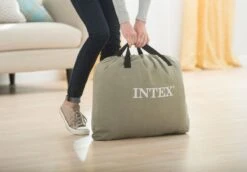 Intex Comfort Plush Hoog Luchtbed - Queensize - Ingebouwde Elektrische Pomp -Buiten kamperen 1320 1900 64414 inuse1 2017 300