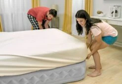 Intex Supreme Air Flow Luchtbed - Queensize - Ingebouwde Elektrische Pomp 20 Intex Supreme Air Flow Luchtbed - Queensize - Ingebouwde Elektrische Pomp -Buiten kamperen 1320 1900 64490 inuse1 2020 300