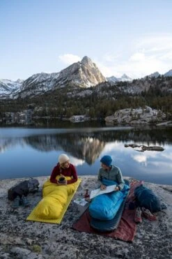 Therm-A-Rest Space Cowboy Mummymodel Slaapzak 22 Therm-A-Rest Space Cowboy Mummymodel Slaapzak -Buiten kamperen 1900 1267 2022 thermarest sierranevada california patitucci 0220 1