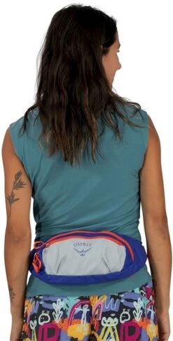 Osprey Daylite Heuptas - Blauw/Oranje 13 Osprey Daylite Heuptas - Blauw/Oranje -Buiten kamperen 1900 1900 0007 daylitewaist s23 onbody5 silverliningblueberry 10005144