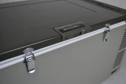 Engel MD60F Compressor Koelbox - 60 Liter 9 Engel MD60F Compressor Koelbox - 60 Liter -Buiten kamperen 1900 2849 md60f verschluss detail