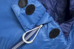 Nomad Pegasus 340 Mummyslaapzak - Blauw - Ritspositie Links 9 Nomad Pegasus 340 Mummyslaapzak - Blauw - Ritspositie Links -Buiten kamperen 900 1350 slpe45n3ts31795 8